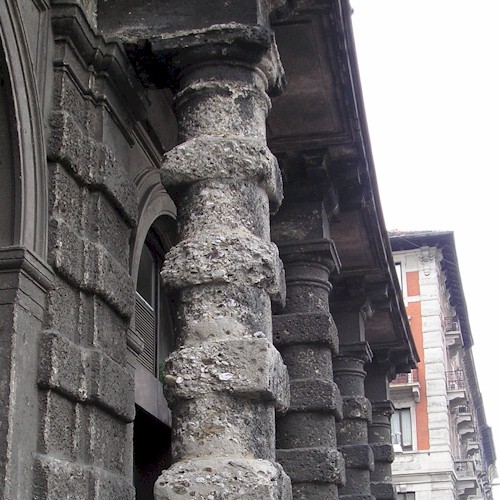 Colonna prima del restauro