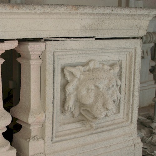 Pulitura dei balconi durante il restauro